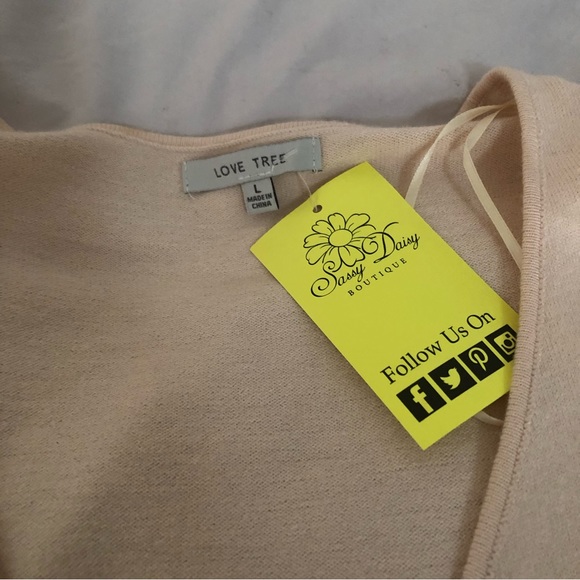 Love Tree blouse (Boutique) - Picture 3 of 5